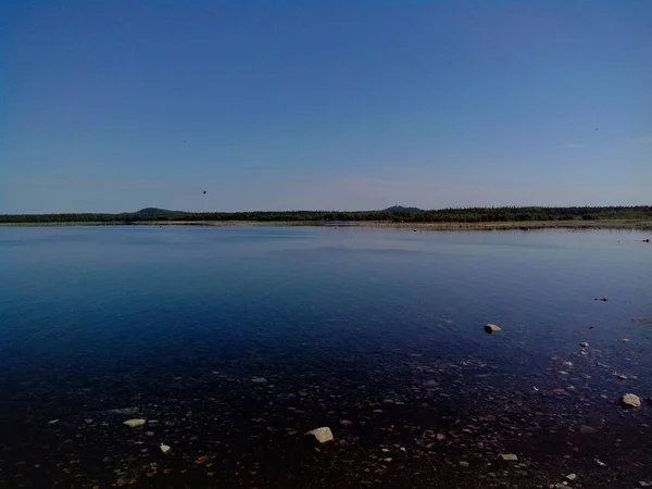 La zona costera del Mar Blanco en el Cabo Beluga, la vista desde la torre para vigilar blagami, Islas Solovetsky, Arkhangelsk oblast, Rusia —  Fotos de Stock