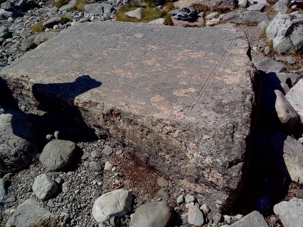 Anzersky adasındaki Solovki manastırının Kutsal Teslis Anzersky skete yakınındaki Troitsk iskelesi, Solovki adaları, Arkhangelsk bölgesi, Rusya