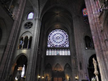 int rieur de la cath drale notre-Dame avec fen tre rose, cath drale catholique m di vale sur l' le de la Cit , Paris, Fransa.