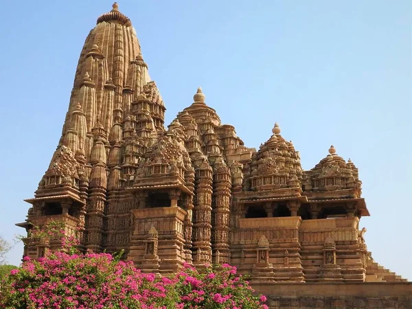 Храм Деви Джагдамба, Сансет в Западной группе храмов, Кхаджурахо, Мадхья-Прадеш, Индия. это объект всемирного наследия ЮНЕСКО . — стоковое фото