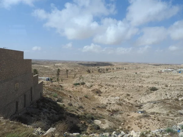 Aldeia berbere Tamezret Gabes província mesquita deserto quente do Norte de África na Tunísia . — Fotografia de Stock