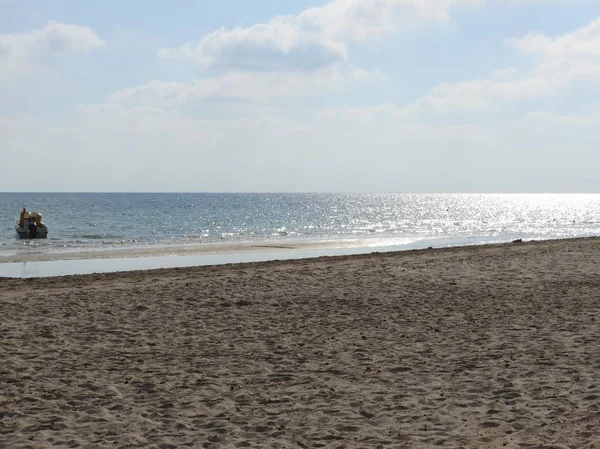 아름다운 모래와 맑은 물 해변, 제르바 섬, 튀니지 — 스톡 사진