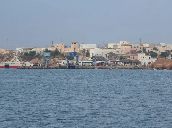 突尼斯人。 Tunisia sie du Sud 。 杰尔巴岛。 Houmt Souk 。 Le port de p che Tunisia. 突尼斯南部Djerba岛。 Houmt Souk 。 渔港 — 图库照片