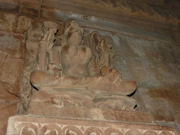 Erotické sexuální malby žen s kozly, interiéry v chrámu, Khajuraho, Madhya Pradesh, Indie, památky světového kulturního dědictví UNESCO. — Stock fotografie