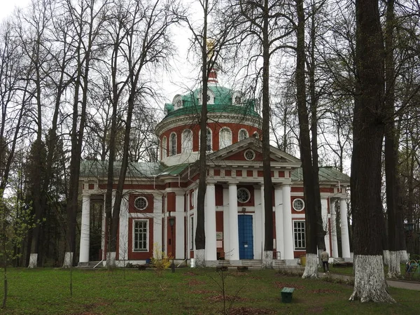 モスクワ地域のグレブネボの不動産、建物や教会公園のデザイン要素. — ストック写真