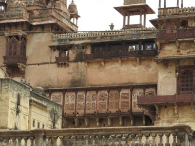 Cihangir Mahal, Orchha Fort, Hindu dini, antik mimari, Orchha, Madhya Pradesh, Hindistan'ın ayrıntıları ve öğeleri.