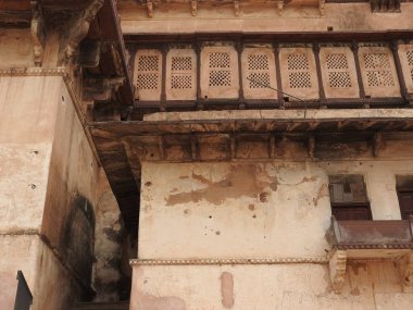 Cihangir Mahal, Orchha Fort, Hindu dini, antik mimari, Orchha, Madhya Pradesh, Hindistan'ın ayrıntıları ve öğeleri.