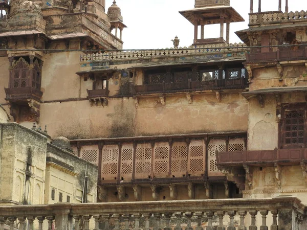 Jehangir Mahal, detalhes e elementos do Forte de Orchha, religião hindu, arquitetura antiga, Orchha, Madhya Pradesh, Índia . — Fotografia de Stock