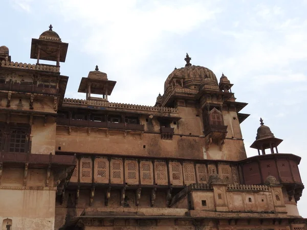 Jehangir Mahal, dettagli ed elementi di Orchha Fort, religione indù, architettura antica, Orchha, Madhya Pradesh, India . — Foto Stock