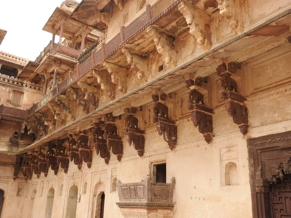 Jehangir mahal, Details und Elemente der Orchha-Festung, hinduistische Religion, antike Architektur, Orchha, madhya pradesh, Indien. — Stockfoto
