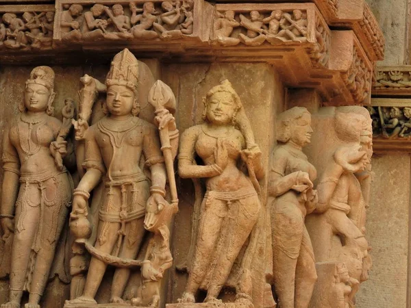 The frescoes are erotic inside the temples of the Western group including Visvanatha-Khajuraho, Madhya Pradesh, India, UNESCO heritage — Stock Photo, Image