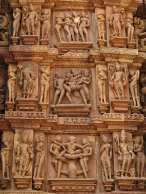 Antik kısma Khajuraho, Hindistan'da ünlü erotik Tapınağı'nda. Çoğu Khajuraho Tapınağı 950 ve 1050 arasında Chandela Hanedanı tarafından inşa edildi.