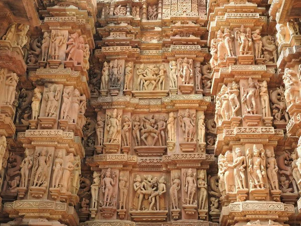 Erotic sculptures and sex poses of man in kajuraho temples, Madhya Pradesh, India. Built around 1050, it is a UNESCO world heritage site, a tourist destination. The concept of textures and postcards. — Stock Photo, Image