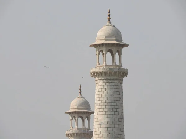 Décryptages Taj Mahal, célèbre site historique de l'UNESCO, monument d'amour, le plus grand tombeau en marbre blanc d'Inde, Agra, Uttar Pradesh . — Photo