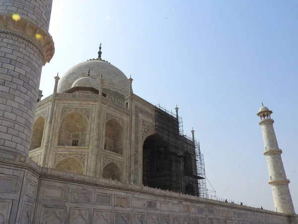 Nahaufnahme Details taj mahal, berühmte historische Stätte der Unesco, Liebesdenkmal, das größte Grab aus weißem Marmor in Indien, agra, uttar pradesh. — Stockfoto