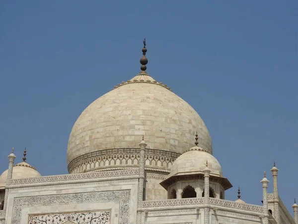 Yakın çekim ayrıntılı Taj Mahal, ünlü tarihi UNESCO tarafından aşk anıt, Hindistan, Agra, Uttar Pradesh en büyük beyaz mermer mezar. — Stok fotoğraf