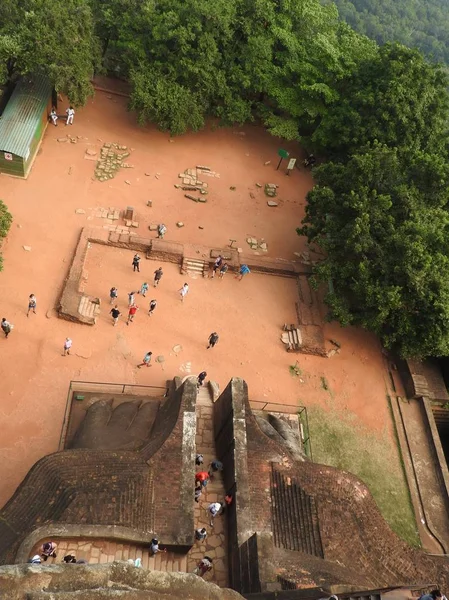 Ruiny královského paláce na vrcholu Lví skály, Sigiriya, Srí Lanka, seznam světového kulturního dědictví UNESCO — Stock fotografie