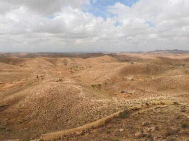 Manzara bunaltıcı çöl berrak gün, Sahara, Afrika.