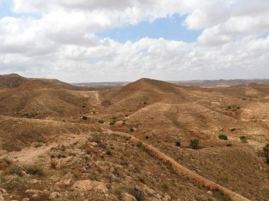 Manzara bunaltıcı çöl berrak gün, Sahara, Afrika.