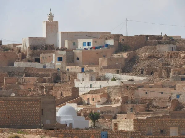 Tunus 'taki Berber Köyü' nün panoramik manzarası. Kuzey Afrika. — Stok fotoğraf