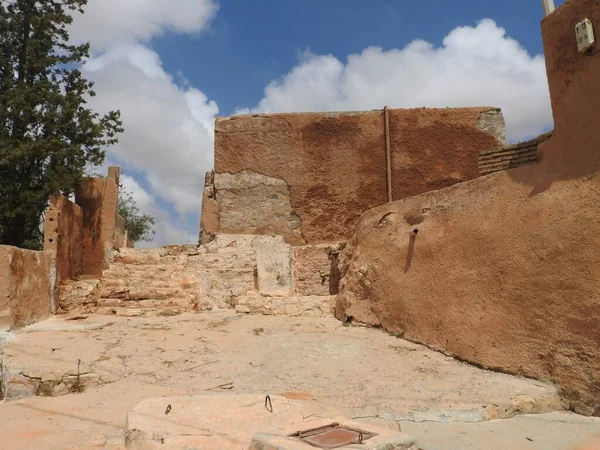 Vue panoramique du village berbère Tamezret en Tunisie. Afrique du Nord . — Photo