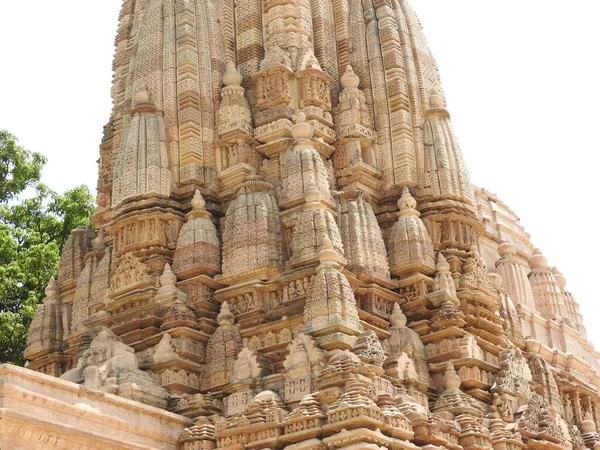 Parsvanath, Adinath, Shanti Nath, Eastern group of temples, Khajuraho, Madhya Pradesh, India, known eroticheskim design of the Kama Sutra, Unesco world heritage site — 图库照片