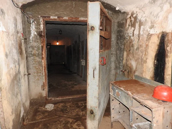 Podzemní sovětský bunkr během války, detaily a prvky — Stock fotografie