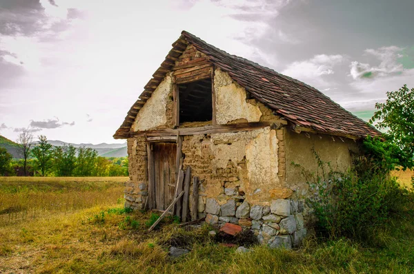 Establo Centenario Pueblo Montaña Construcción Ladrillo Fundido Construcción Tradicional Serbia — Foto de Stock