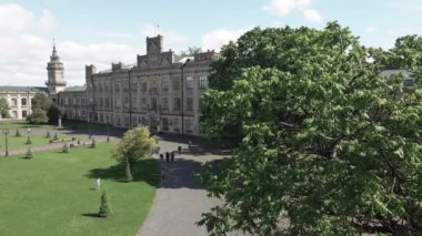 Kyiv 'in mimarisi. Ukrayna. Kyiv Politeknik Enstitüsü. Hava görüntüsü. Yavaş çekim.