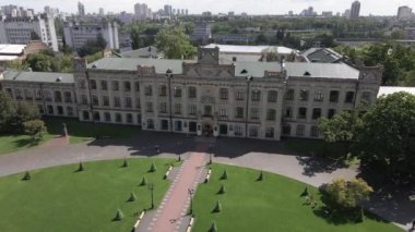 Kyiv 'in mimarisi. Ukrayna. Kyiv Politeknik Enstitüsü. Hava görüntüsü. Yavaş çekim.