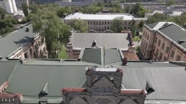 Kyiv 'in mimarisi. Ukrayna. Kyiv Politeknik Enstitüsü. Hava görüntüsü. Yavaş çekim.
