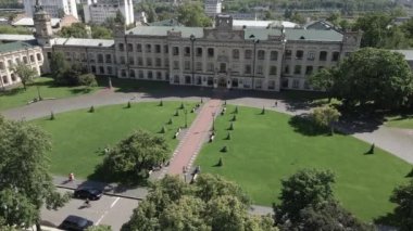 Kyiv 'in mimarisi. Ukrayna. Kyiv Politeknik Enstitüsü. Hava görüntüsü. Yavaş çekim.