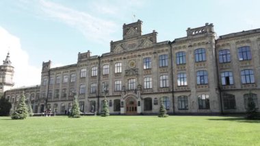 Kyiv 'in mimarisi. Ukrayna. Kyiv Politeknik Enstitüsü. Hava görüntüsü. Yavaş çekim.