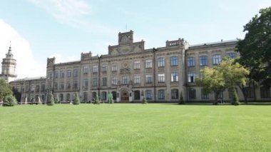 Kyiv 'in mimarisi. Ukrayna. Kyiv Politeknik Enstitüsü. Hava görüntüsü. Yavaş çekim.