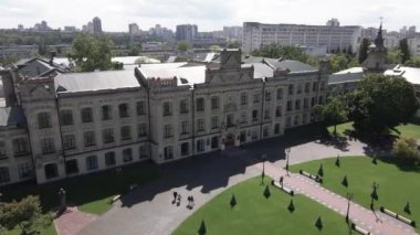 Kyiv 'in mimarisi. Ukrayna. Kyiv Politeknik Enstitüsü. Hava görüntüsü. Yavaş çekim.