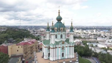 Kyiv 'in mimarisi. Ukrayna. St. Andrews Kilisesi. Yavaş çekim