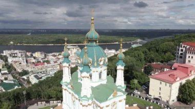 Kyiv 'in mimarisi. Ukrayna. St. Andrews Kilisesi. Yavaş çekim