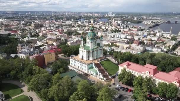 Die Architektur von Kiew. Ukraine. Andreaskirche. Zeitlupe — Stockvideo