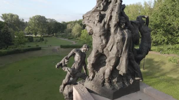 Babi Yar. El lugar del asesinato de judíos durante la Segunda Guerra Mundial. Aérea, cámara lenta, gris, plana. Kiev, Ucrania . — Vídeos de Stock