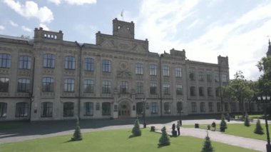 Kyiv 'in mimarisi. Ukrayna. Kyiv Politeknik Enstitüsü. Hava görüntüsü. Yavaş çekim, gri, düz