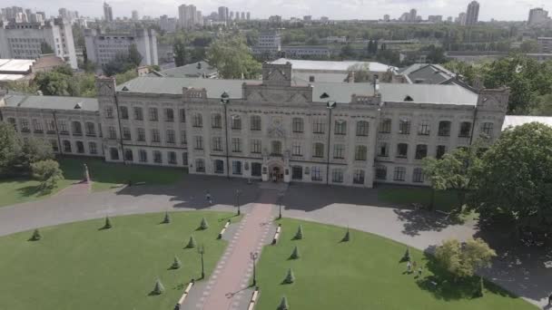 基辅的建筑。乌克兰。Kyiv理工学院。空中风景。慢动作，灰色，平坦 — 图库视频影像