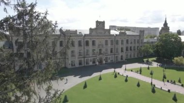 Kyiv 'in mimarisi. Ukrayna. Kyiv Politeknik Enstitüsü. Hava görüntüsü. Yavaş çekim, gri, düz