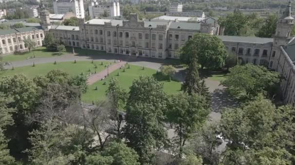 基辅的建筑。乌克兰。Kyiv理工学院。空中风景。慢动作，灰色，平坦 — 图库视频影像