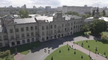 Kyiv 'in mimarisi. Ukrayna. Kyiv Politeknik Enstitüsü. Hava görüntüsü. Yavaş çekim, gri, düz