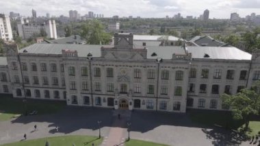 Kyiv 'in mimarisi. Ukrayna. Kyiv Politeknik Enstitüsü. Hava görüntüsü. Yavaş çekim, gri, düz