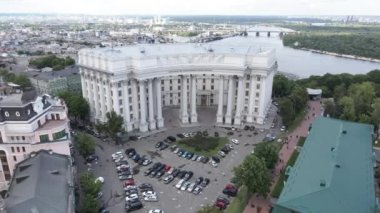 Kyiv 'in mimarisi. Ukrayna: Ukrayna Dışişleri Bakanlığı. Hava görüntüsü. Yavaş çekim
