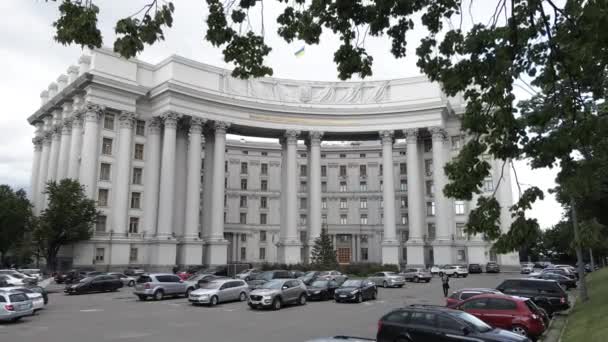 Архитектура Киева. Украина: Министерство иностранных дел Украины. Вид с воздуха. Медленное движение — стоковое видео