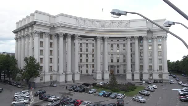 De architectuur van Kiev. Oekraïne: Ministerie van Buitenlandse Zaken van Oekraïne. Luchtfoto 's. Langzame beweging — Stockvideo