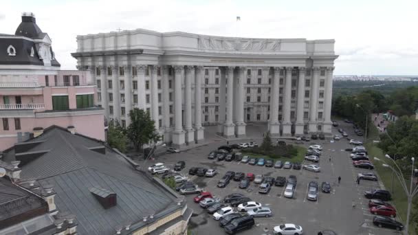 La arquitectura de Kiev. Ucrania: Ministerio de Asuntos Exteriores de Ucrania. Vista aérea. Movimiento lento — Vídeo de stock