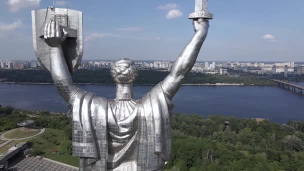 L'architettura di Kiev, Ucraina: Veduta aerea del Monumento della Patria. Rallentatore — Video Stock